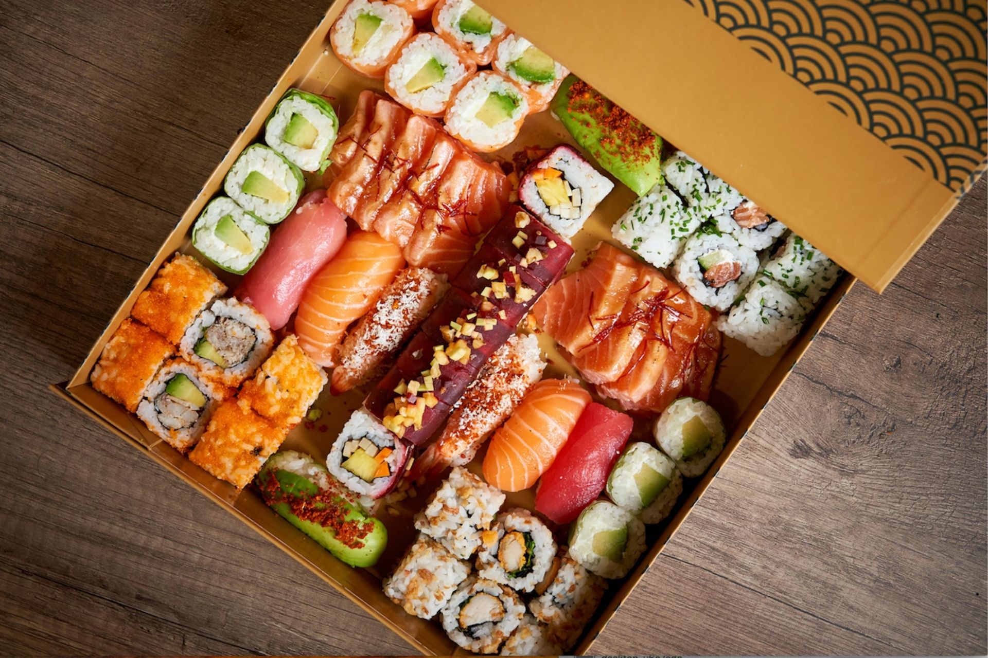 plateau boxe partager sushi rolls livraison
