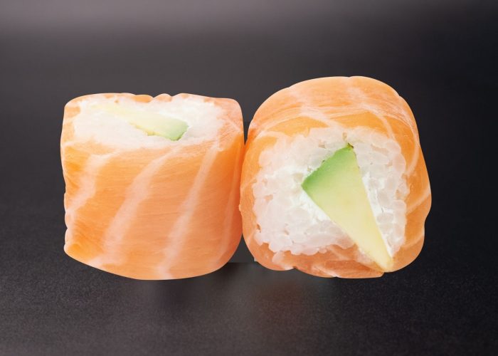 sushi roll saumon avocat maki emporter