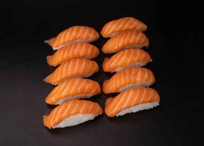 plateau sushi boxe nigiri saumon emporter